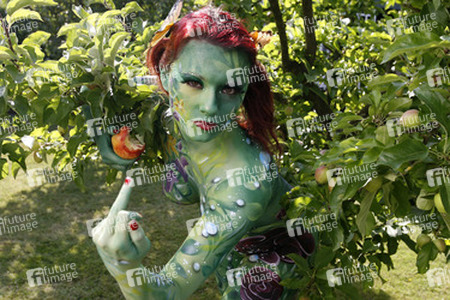 Pflanzenfrau / Plant-Woman