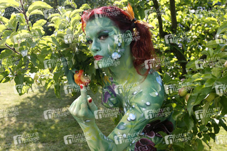 Pflanzenfrau / Plant-Woman