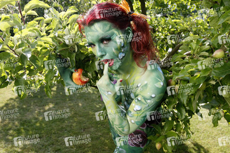 Pflanzenfrau / Plant-Woman