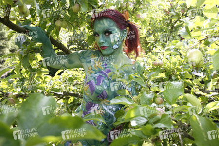 Pflanzenfrau / Plant-Woman