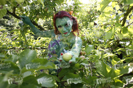 Pflanzenfrau / Plant-Woman