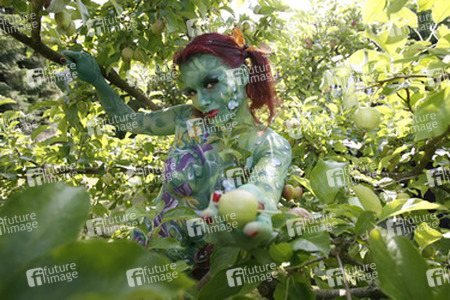 Pflanzenfrau / Plant-Woman