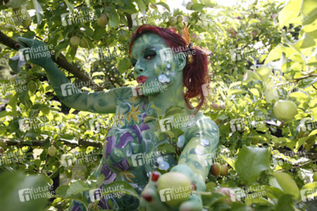 Pflanzenfrau / Plant-Woman