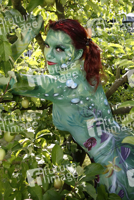 Pflanzenfrau / Plant-Woman