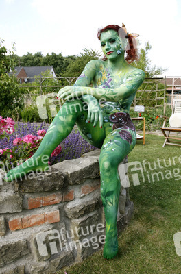 Pflanzenfrau / Plant-Woman