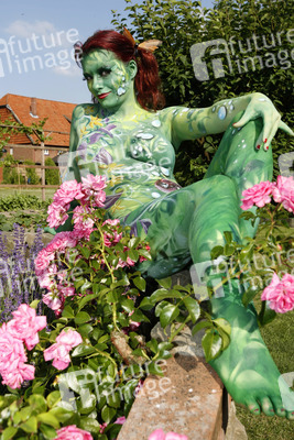 Pflanzenfrau / Plant-Woman