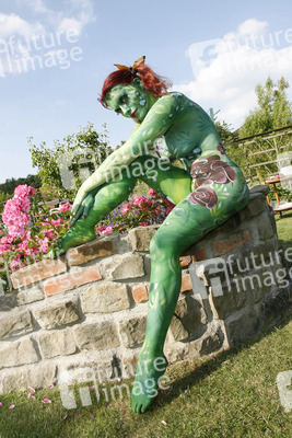 Pflanzenfrau / Plant-Woman