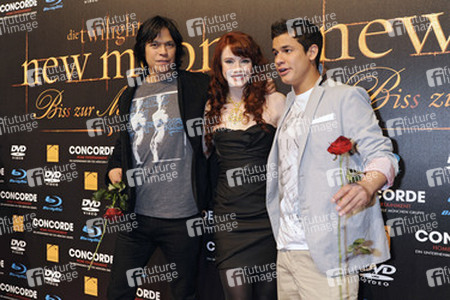 Chaske Spencer, Bryce Dallas Howard, Bronson Pelletier