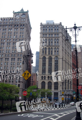 Downtown Manhattan am Fusse der Brooklyn Bridge