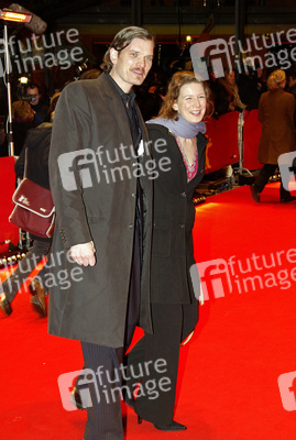 Götz Otto mit Partnerin