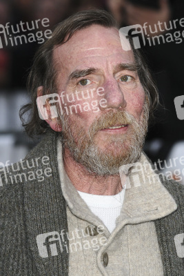 Pete Postlethwaite
