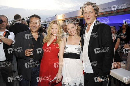 Yüksel Yüsgüler, Theresa Scholze, Kai Lentrodt