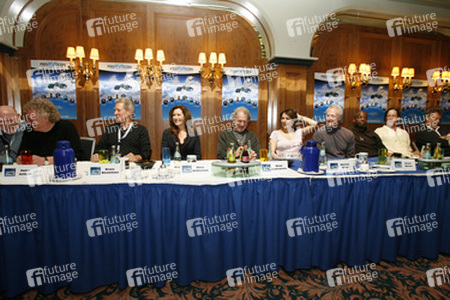 W. Morgan Sheppard, Peter Jurasik, Bruce Boxleitner, Mary McDonnell, René Auberjonois, Marina Sirtis, Brent Spiner, LeVar Burton, Kevin Sorbo, John de Lancie