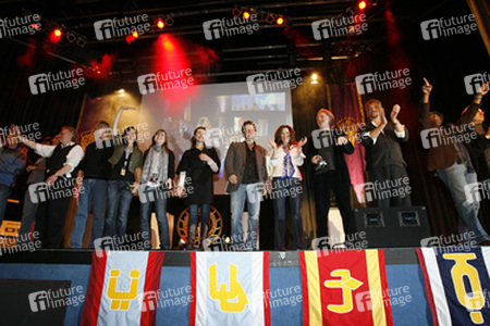 Julie Caitlin Brown, Peter Jurasik, Bruce Boxleitner, Leah Cairns, Nicki Clyne, Michelle Forbes, Jamie Bamber, Mary McDonnell, René Auberjonois, John de Lancie, LeVar Burton, Brent Spiner