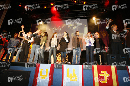 Steve Bacic, Kevin Sorbo, Julie Caitlin Brown, Peter Jurasik, Bruce Boxleitner, Leah Cairns, Nicki Clyne, Michelle Forbes, Jamie Bamber, Mary McDonnell, René Auberjonois, John de Lancie