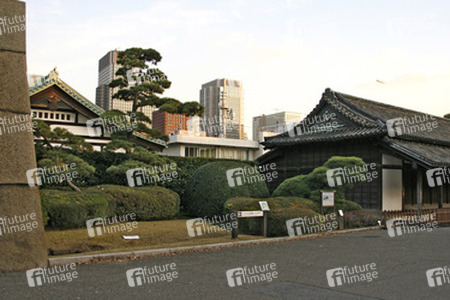 In den Kaiserlichen Gärten