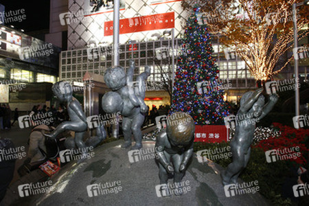 Weihnachtsimpression am Bahnhof von Shibuya