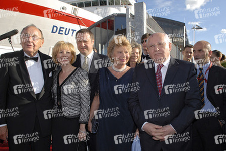 Hans-Dietrich Genscher mit Gattin Barbara, Michail Gorbatschow mit Tochter Irina
