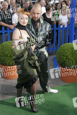 Nora Chaskel / Ginger Sin, Shady Grey