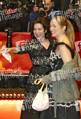 Hannelore Elsner, Nadla Uhl