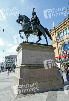 Ernst August Denkmal