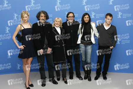 Siobhán Hewlett, Miki Manojlovic, Marianne Faithfull, Sam Garbarski, Dorka Gryllus, Kevin Bishop