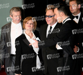 Louis Walsh, Sharon Osbourne, Elton John mit Freund David Furnish