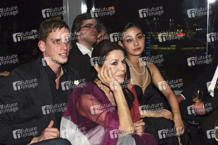 Hannelore Elsner, Aya Irizuki