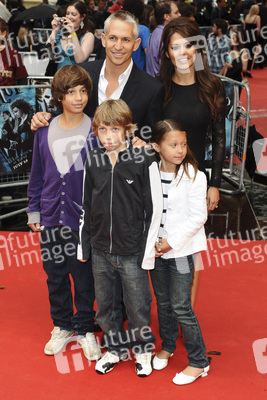 Gary Linekar, Danielle Bux