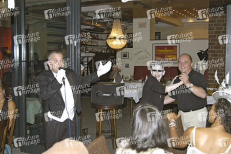 Jörg Mink mit Künstlern von Pomp, Duck und Circumstance