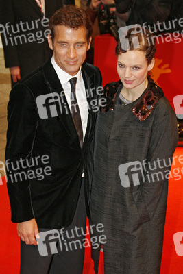 Clive Owen, Sarah-Jane Fenton