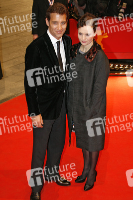 Clive Owen, Sarah-Jane Fenton