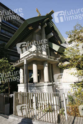 Tempel in Hochhausschlucht