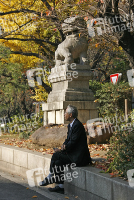 Statue am Weg zum Yasukuni-Schrein