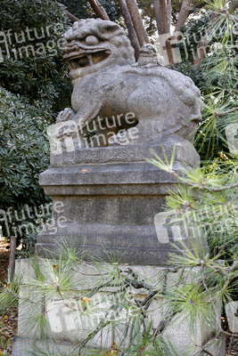 Statue am Weg zum Yasukuni-Schrein