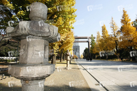 Torbogen auf dem Weg zum Yasukuni-Schrein