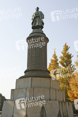 Statue des Vice-Minister of War auf dem Weg zum Yasukuni-Schrein
