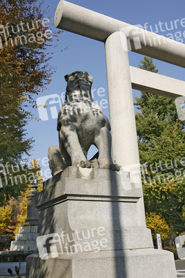 Statue auf dem Weg zum Yasukuni-Schrein