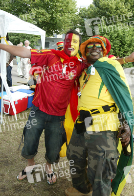 Fans aus Spanien und Ghana