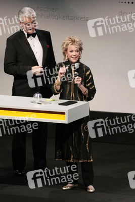 Sky du Mont, Jane Fonda