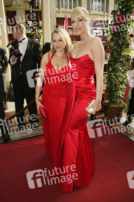 Nova Meierhenrich, Sarah Kern