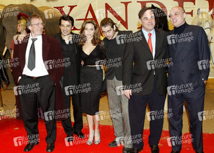 Thomas Schühly (Produzent), Erol Sander (Schauspieler), Angelina Jolie (Schauspielerin), Colin Farrell (Schauspieler), Oliver Stone (Regisseur), Moritz Borman (Produzent)