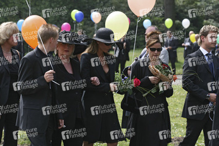 Angelika Beil, Caroline Beil, Pete Dwojak