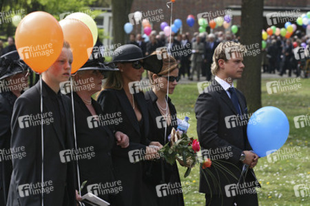 Angelika Beil, Caroline Beil, Pete Dwojak