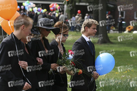 Angelika Beil, Caroline Beil, Pete Dwojak