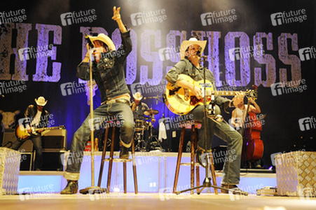 Stefan 'Russ T. Rocket' Buehler, Alec 'Boss Burns' Völkel, Ansgar 'Frank Doe' Freyberg, Sascha 'Hoss Power' Vollmer, André 'Guss Brooks' Neumann (The BossHoss)