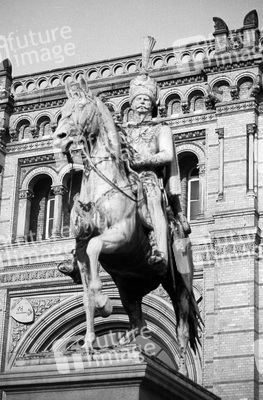 Ernst August Denkmal