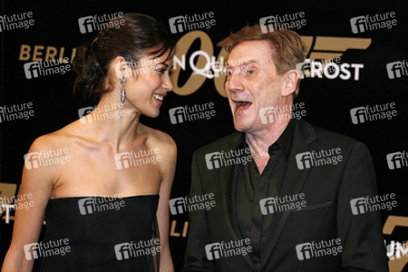 Olga Kurylenko, Jesper Christensen