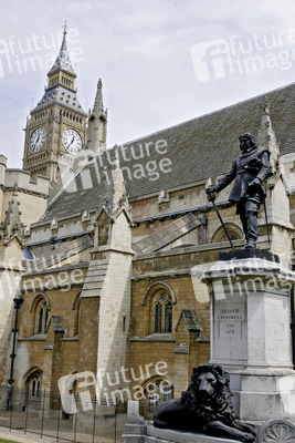 Big Ben und Oliver Cromwell Denkmal an den Houses of Parliament