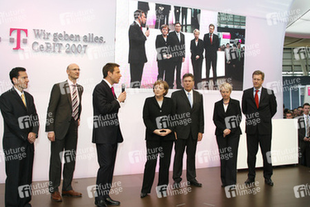 Timotheus Hoettges und Mitarbeiter, René Obermann, Angela Merkel, Michael Glos, Annette Schavan, Christian Wulff, Stephan Weil